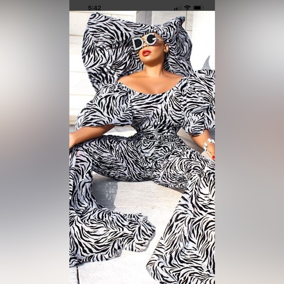 Custom sample (jumpsuit w.hat) - Picture 2 of 5